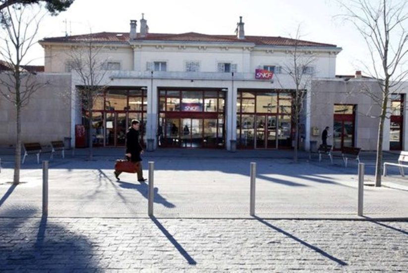 Draguignan, le 05/02/2011, AG de l'association AUGAD (Association des usagers de la gare les Arcs-Draguignan)
papier Prisca THIVAUD